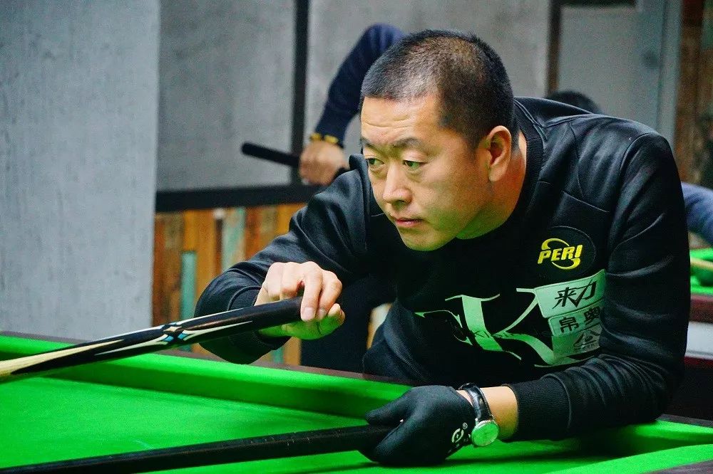 手防线间找 手防线间找